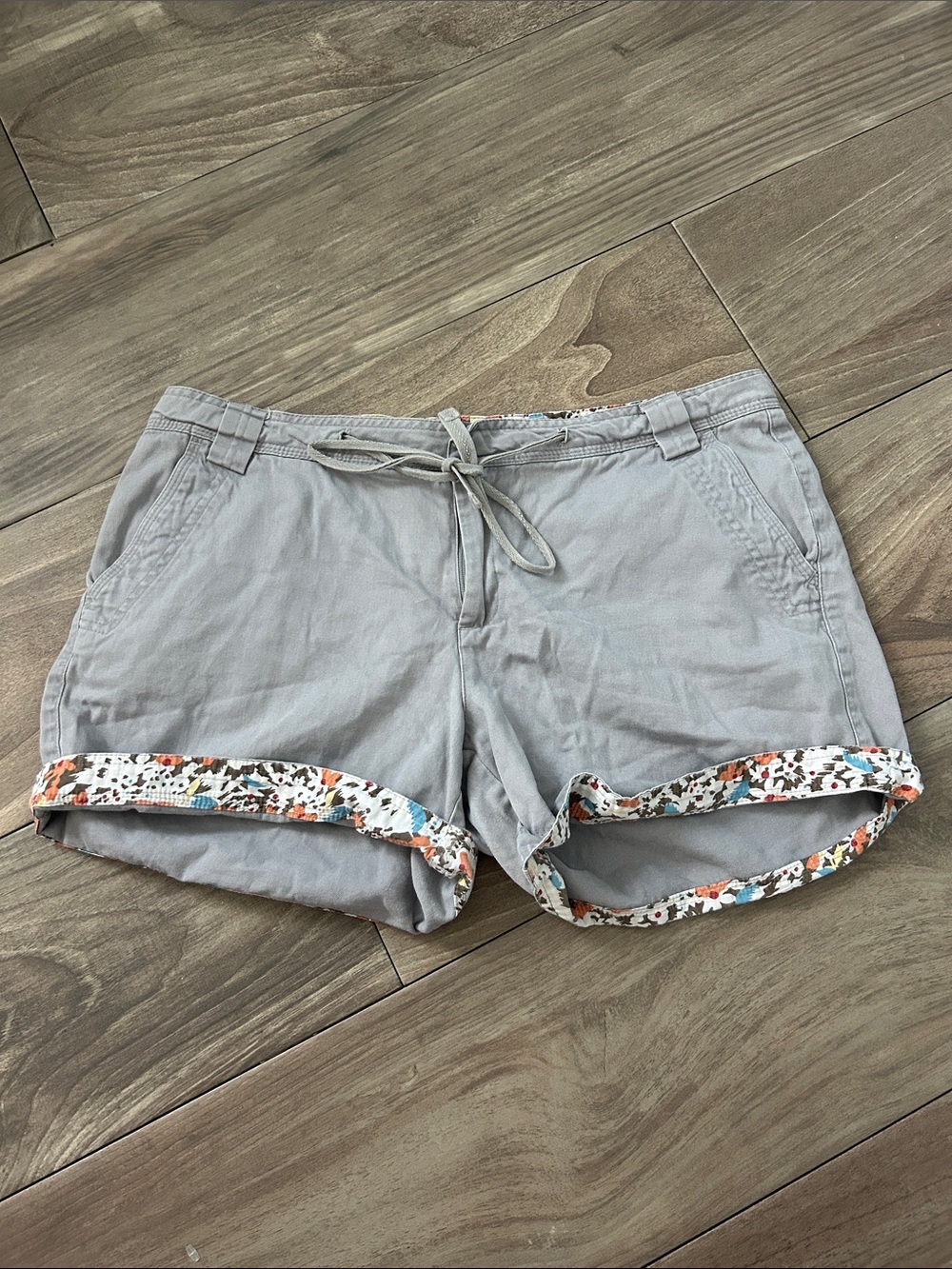 Natural Reflections Light Gray Women's Roll-Cuff Shorts with Floral Trim